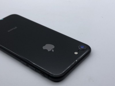 关于iphone8内存64G虚满的信息